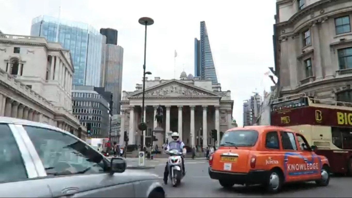 Royal Exchange and City of London traffic on the walk to Simpson’s Tavern