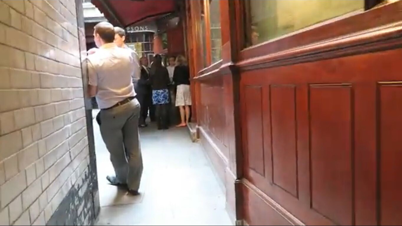 Narrow Ball Court passage leading to Simpson’s Tavern off Cornhill