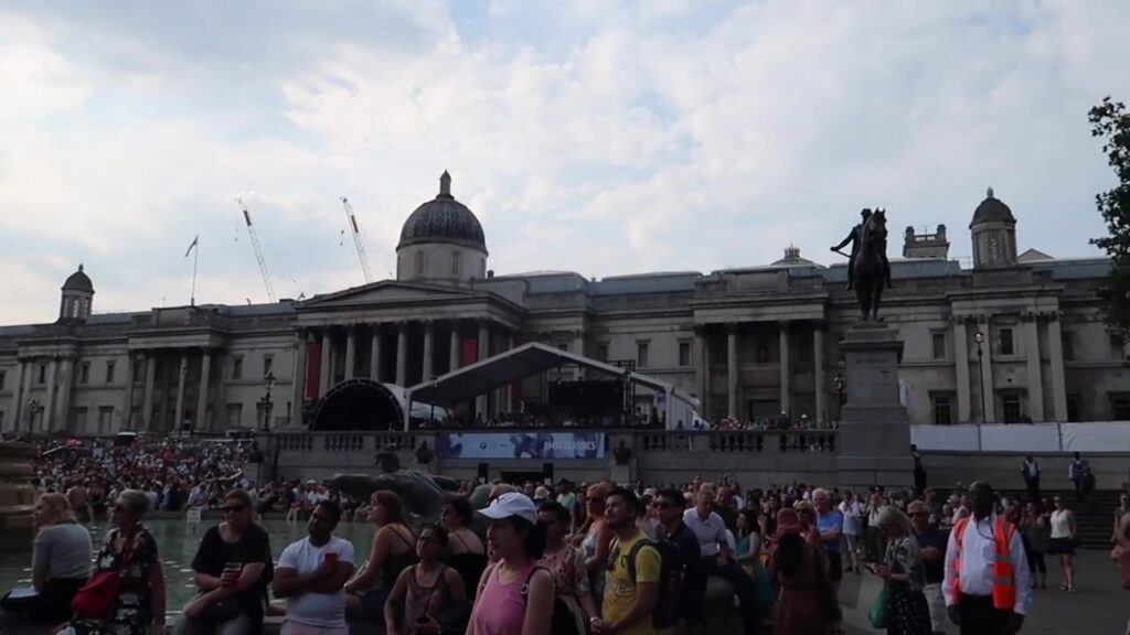 Crowds gathered outside the National Gallery for BMW Classics in Trafalgar Square in 2018