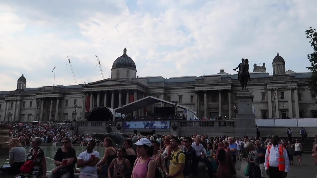 Crowds gathered outside the National Gallery for BMW Classics in Trafalgar Square in 2018