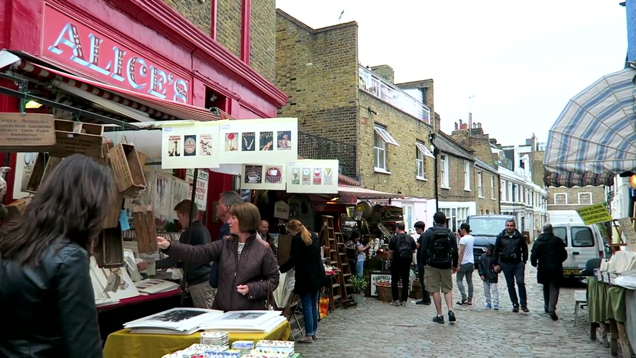 Antiques and collectables displayed outside Alice's on Portobello Road in 2015
