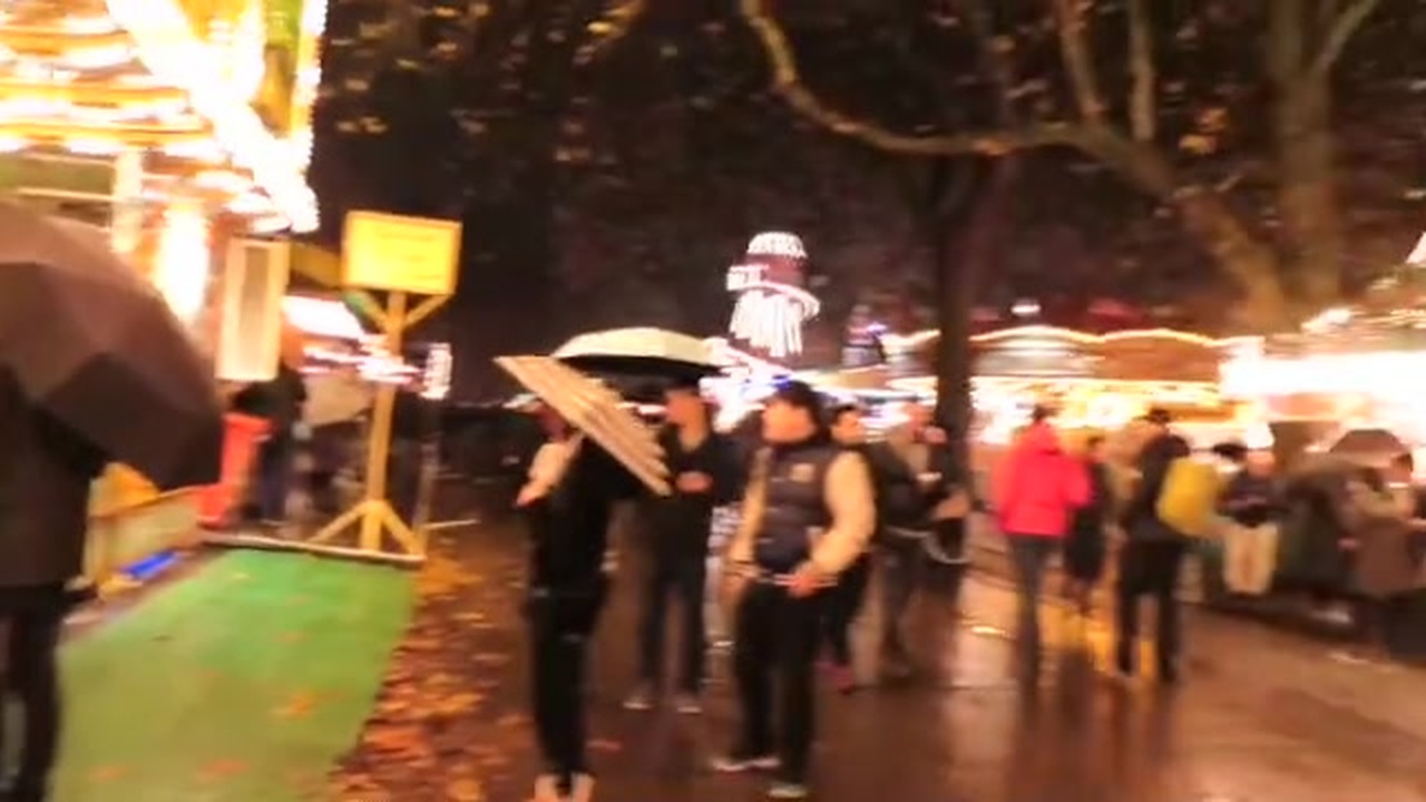 Evening crowds walking between stalls at Hyde Park Winter Wonderland in 2014