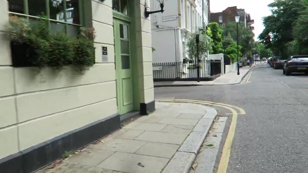 Green and white period houses on a quiet Chelsea street near Cheyne Walk