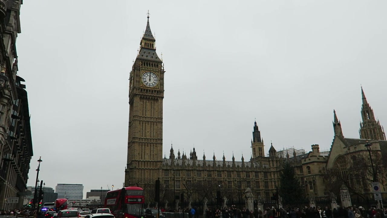 Big Ben and the Palace of Westminster beneath a foggy sky