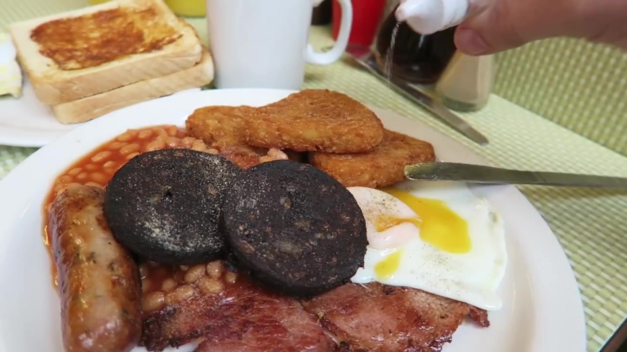 Full English breakfast with bacon, sausage, egg, black pudding, beans, hash browns and toast at the Regency Café.