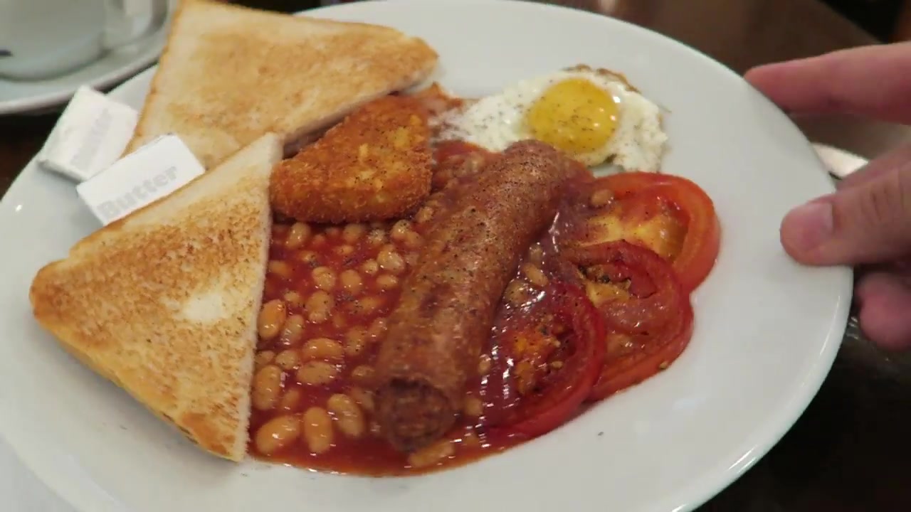 Full English breakfast with egg, bacon, sausage, beans, tomatoes, hash brown and toast at the Stockpot