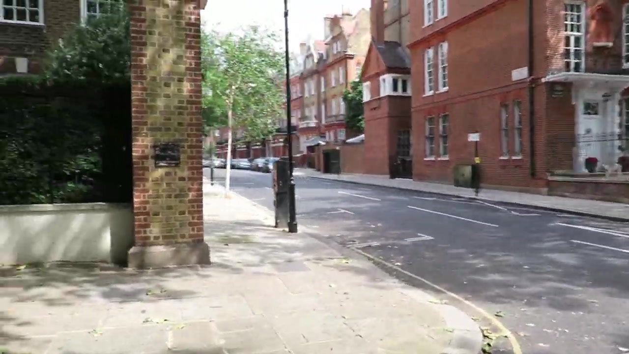 Red-brick corner houses on a quiet Chelsea junction near Cheyne Walk