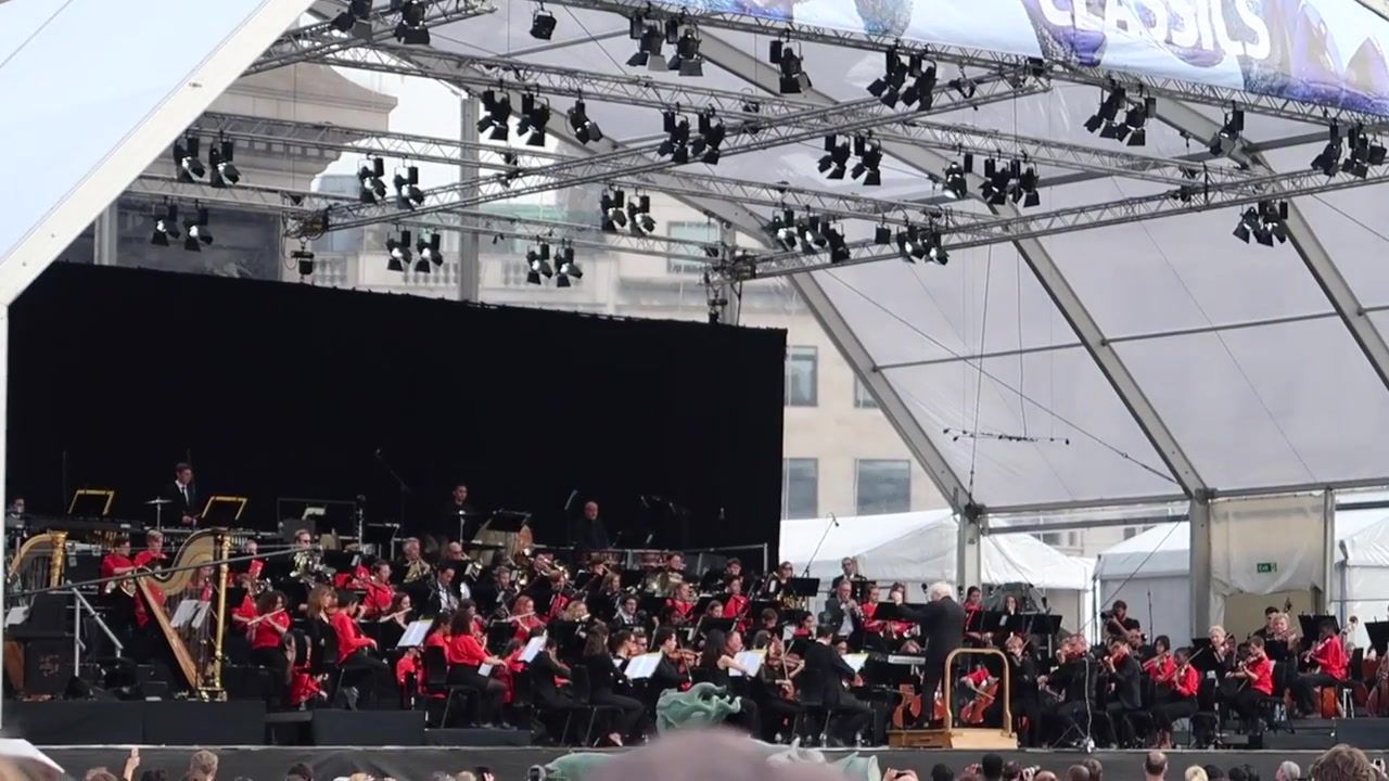 London Symphony Orchestra musicians performing on the BMW Classics stage
