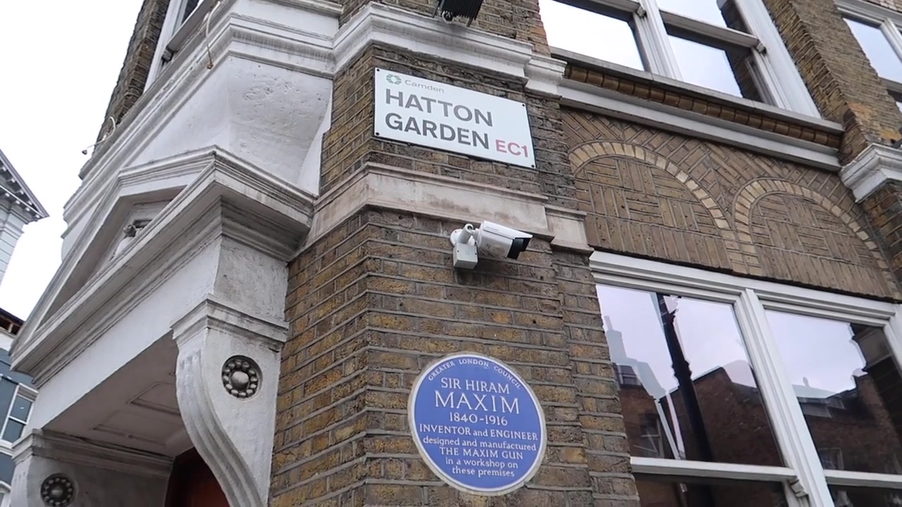 Blue plaque to Sir Hiram Maxim beneath a Hatton Garden street sign