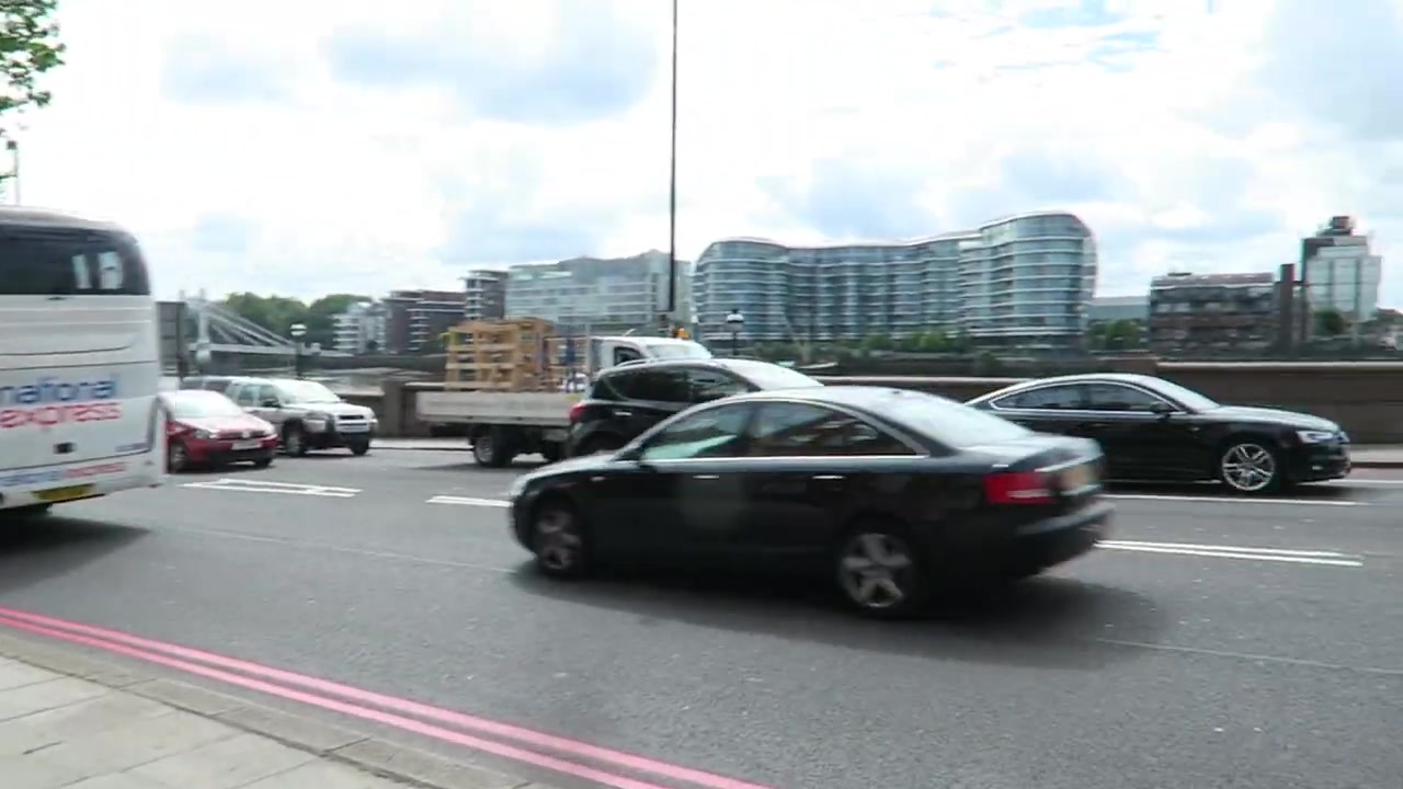 View from Cheyne Walk towards the Thames and Chelsea Embankment
