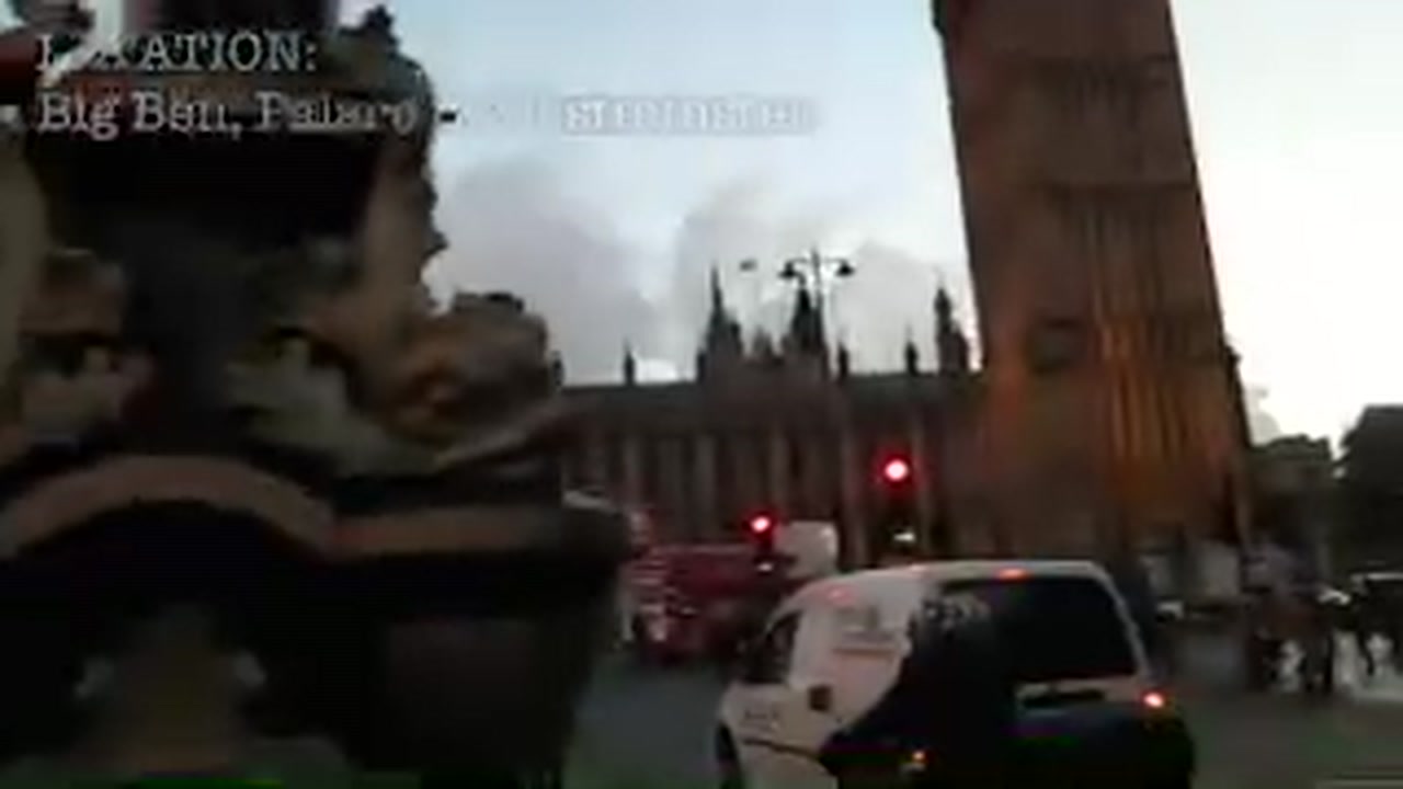 Traffic passing the Palace of Westminster and Big Ben at dusk in February 2017