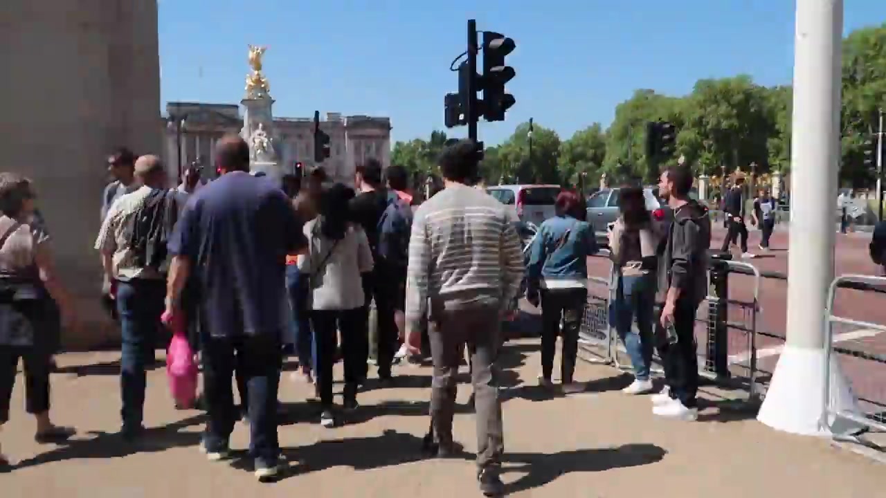 Crowds walking towards Buckingham Palace on royal wedding day in 2018