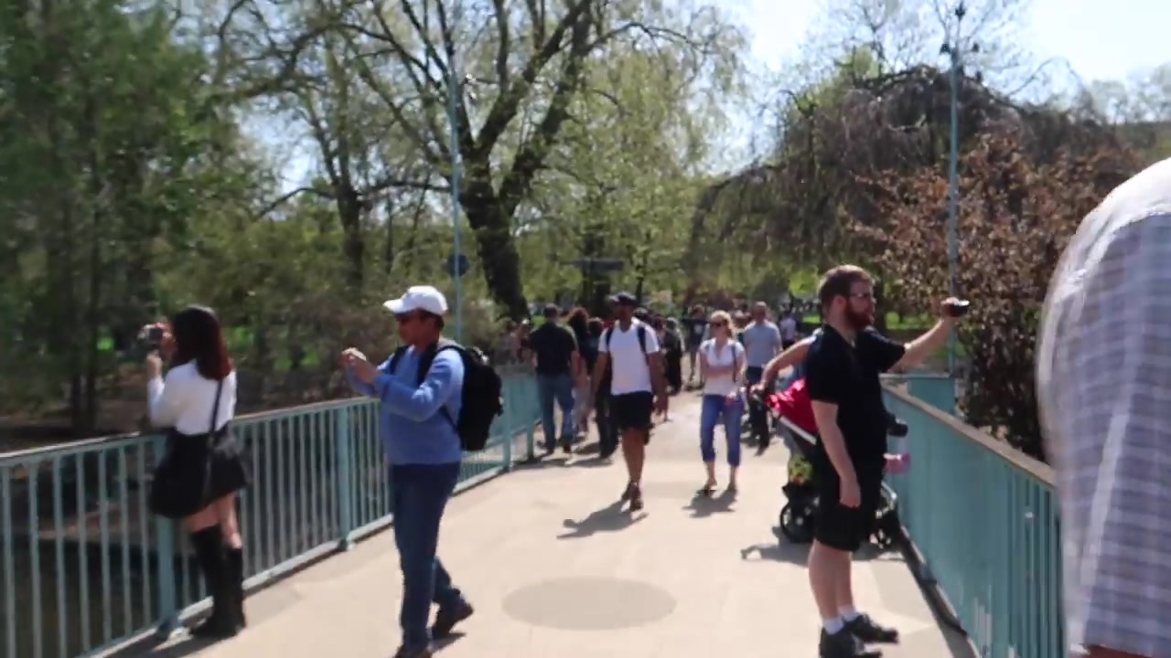Visitors walking through St James’s Park during the 2018 London Marathon