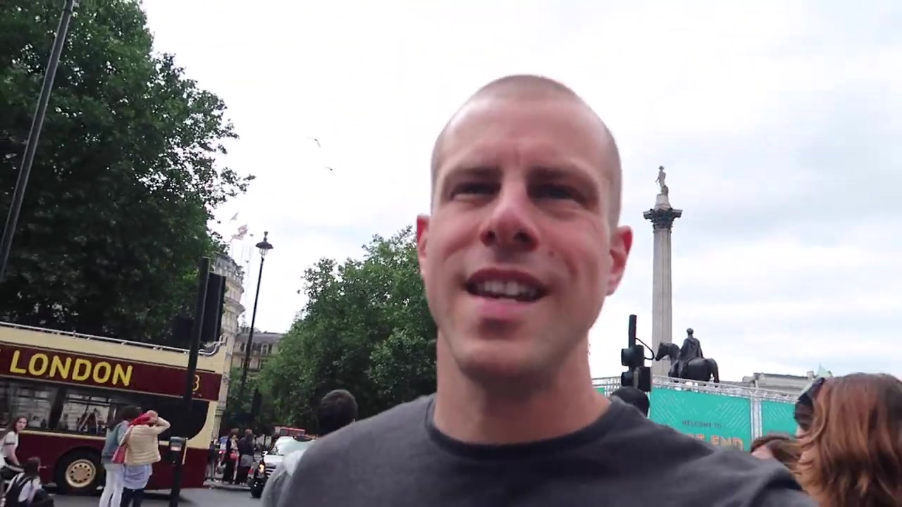 Barry Roberts leaving the West End LIVE crowd in Trafalgar Square in 2018