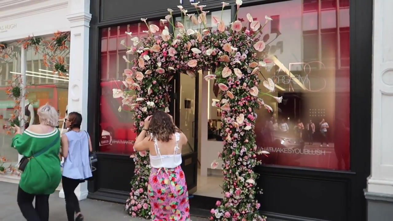 Pink and white flower arch decorating a Chelsea shopfront in 2018