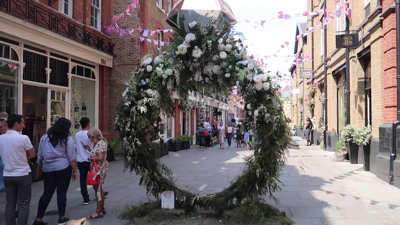 Large floral wreath displayed on Pavilion Road during Chelsea in Bloom