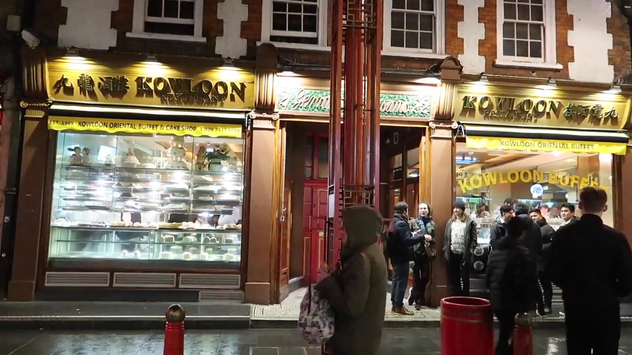 The illuminated Kowloon restaurant frontage in Chinatown.