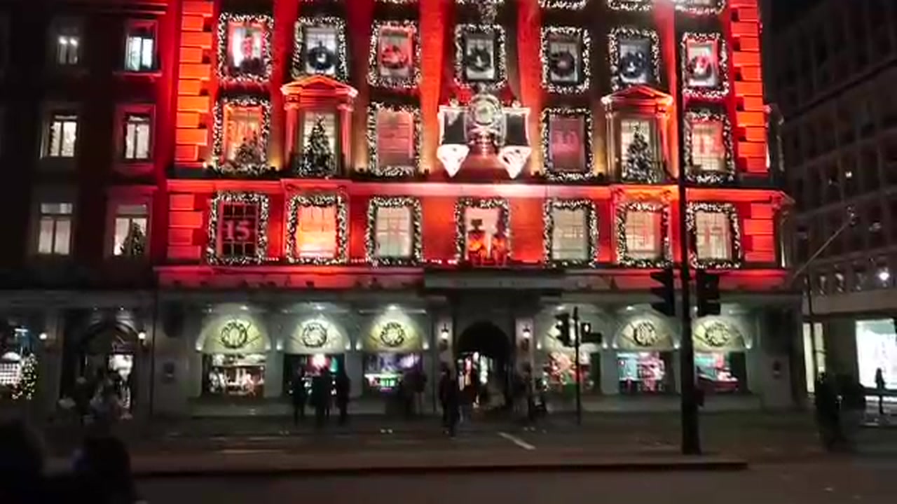 Fortnum and Mason advent calendar Christmas façade