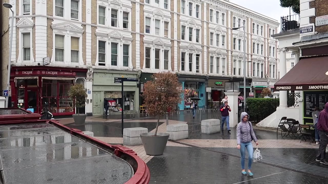 Rain on the streets of South Kensington in August 2018