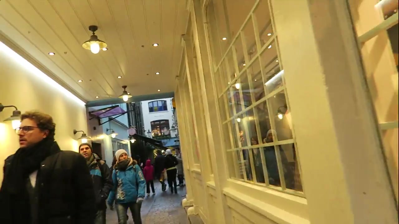 Passage leading into Kingly Court from the street