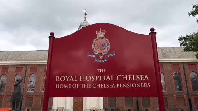 Royal Hospital Chelsea sign in front of the historic buildings