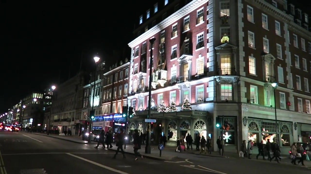 Fortnum & Mason Piccadilly façade illuminated for Christmas in 2016