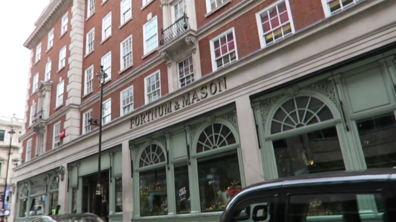 Fortnum and Mason shopfront on Piccadilly in 2016