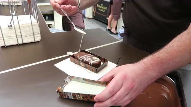 White chocolate being drizzled over a hand-dipped Magnum at the event