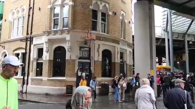 The Globe pub beside Borough Market, my shelter from the rain