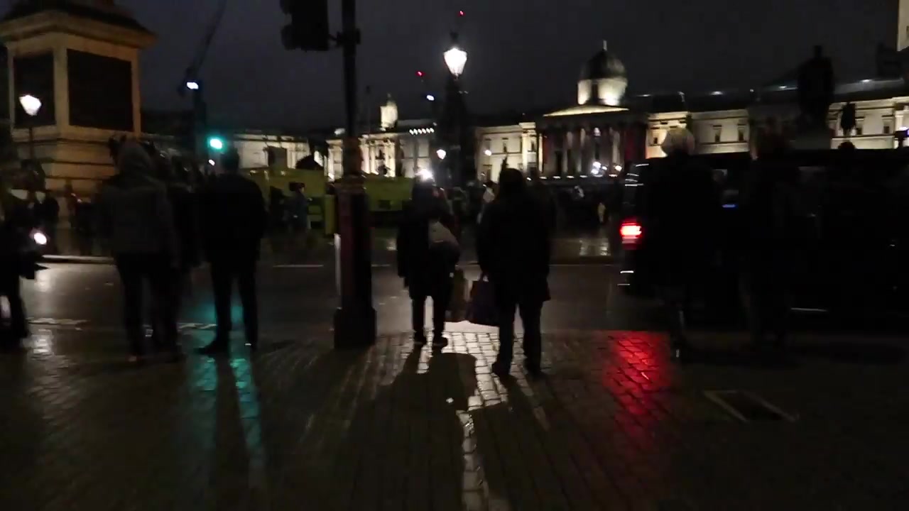 Arriving at Trafalgar Square before the Christmas tree lights come on