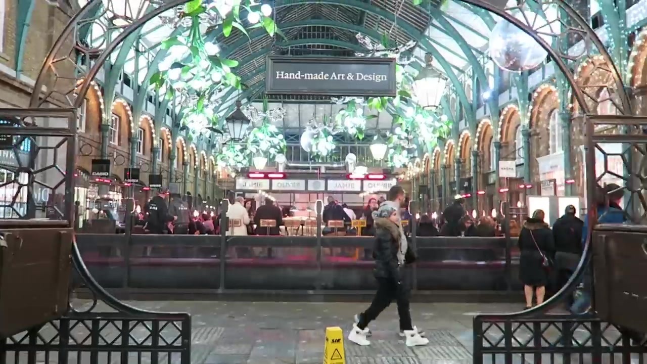 Covent Garden’s lower courtyard beneath illuminated Christmas mistletoe in 2015.
