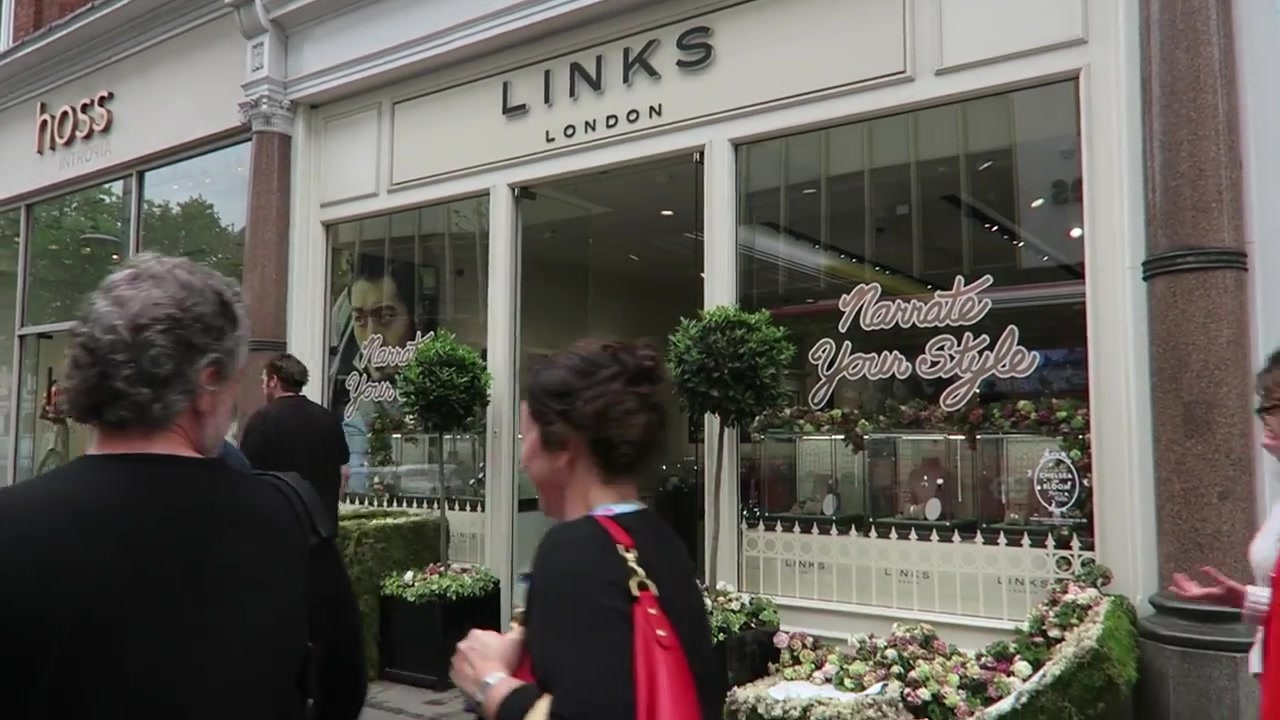 The Links of London storefront and floral display in Chelsea in May 2015.