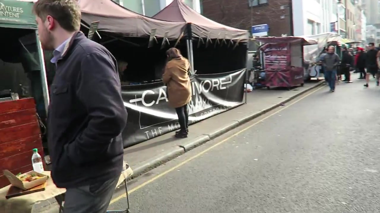 Food stalls and shoppers along Leather Lane Market in 2016