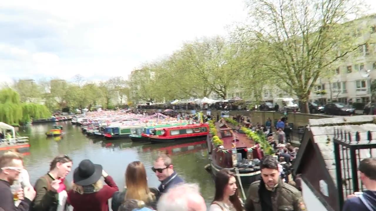 Boats and spectators around the pool at Little Venice